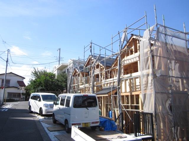 Local photos, including front road. Local (September 2012) shooting