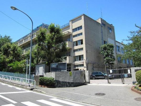 Junior high school. 1171m to Yokohama Municipal Mutsukawa junior high school