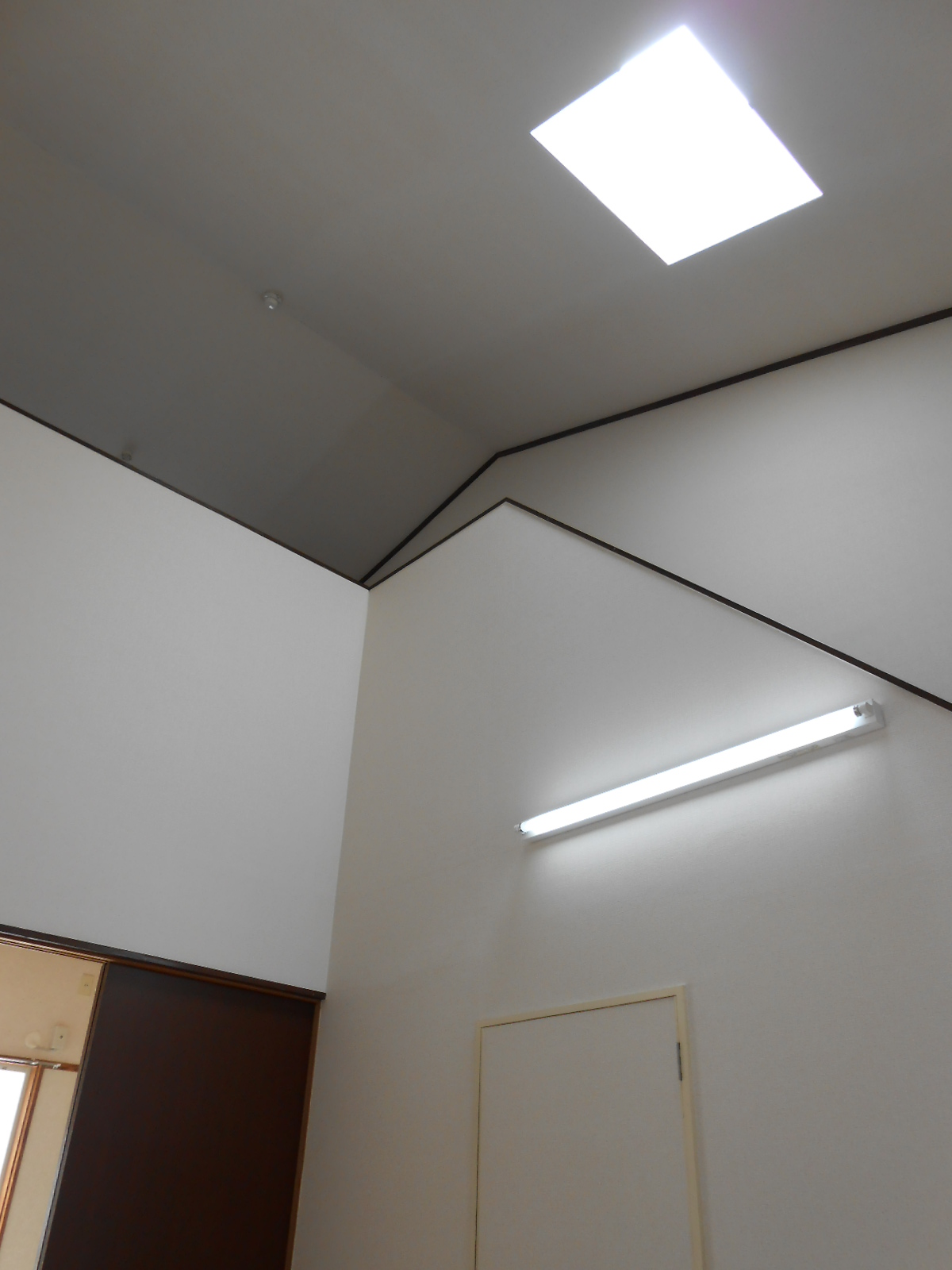 Other room space. Gradient ceiling