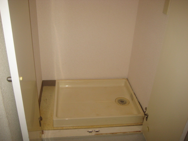 Other Equipment. Laundry Area (waterproof bread available)