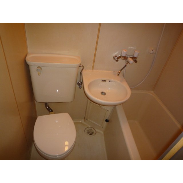 Bath. 3-point unit bus