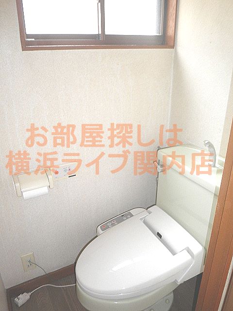 Toilet. Bidet