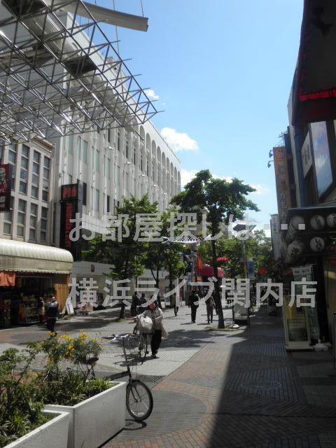 Shopping centre. Isezaki until Mall (shopping center) 424m