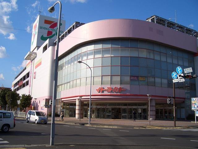 Supermarket. Ito-Yokado up to 100m