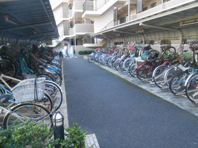 Other common areas. On-site, Covered parking lot