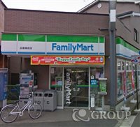 Convenience store. 600m to Family Mart (convenience store)