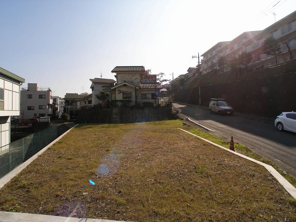 Local photos, including front road. 2 buildings of new single-family is born!