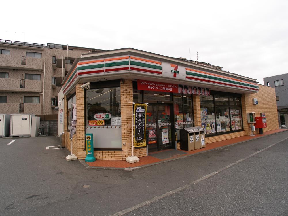 Convenience store. Seven-Eleven to Yokohama Totsuka Hirado store is a convenience store with a 150m wide parking. Flat Tachiyore also in the car on foot.