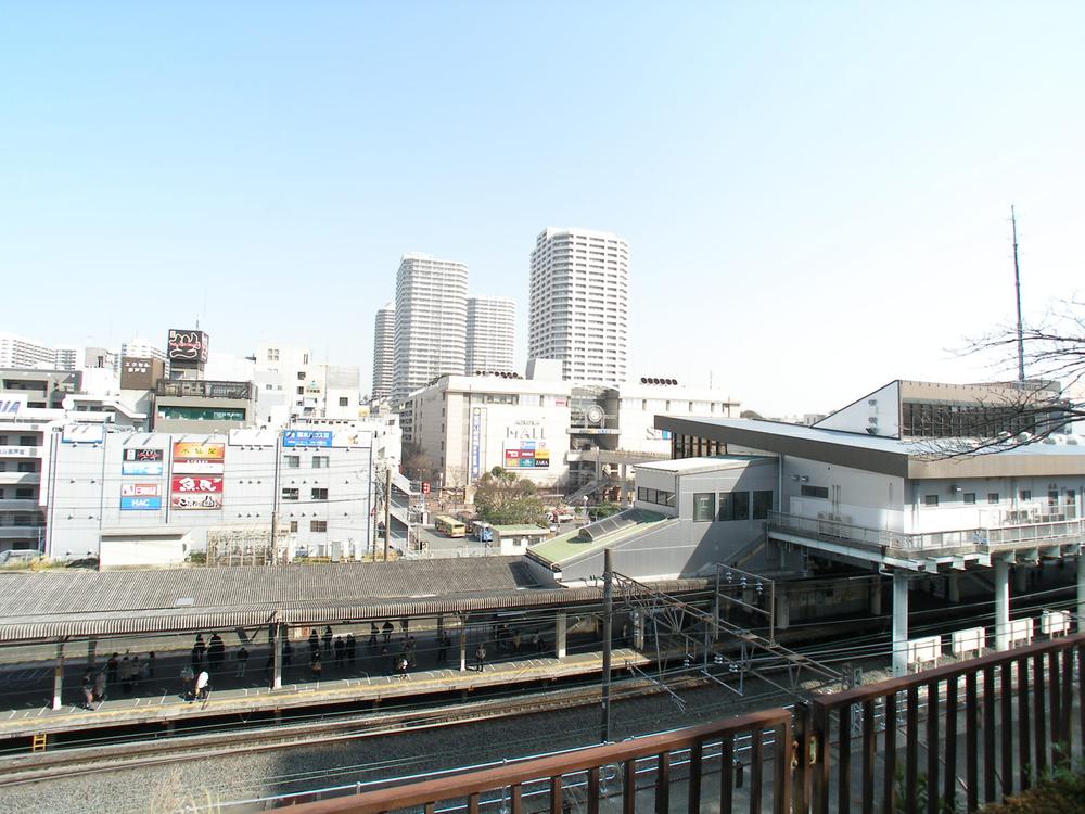 station. Popular town JR Yokosuka Line "Higashi-Totsuka" that shopping facilities such as department stores around 1750m station to have been enhanced, "Higashi-Totsuka"