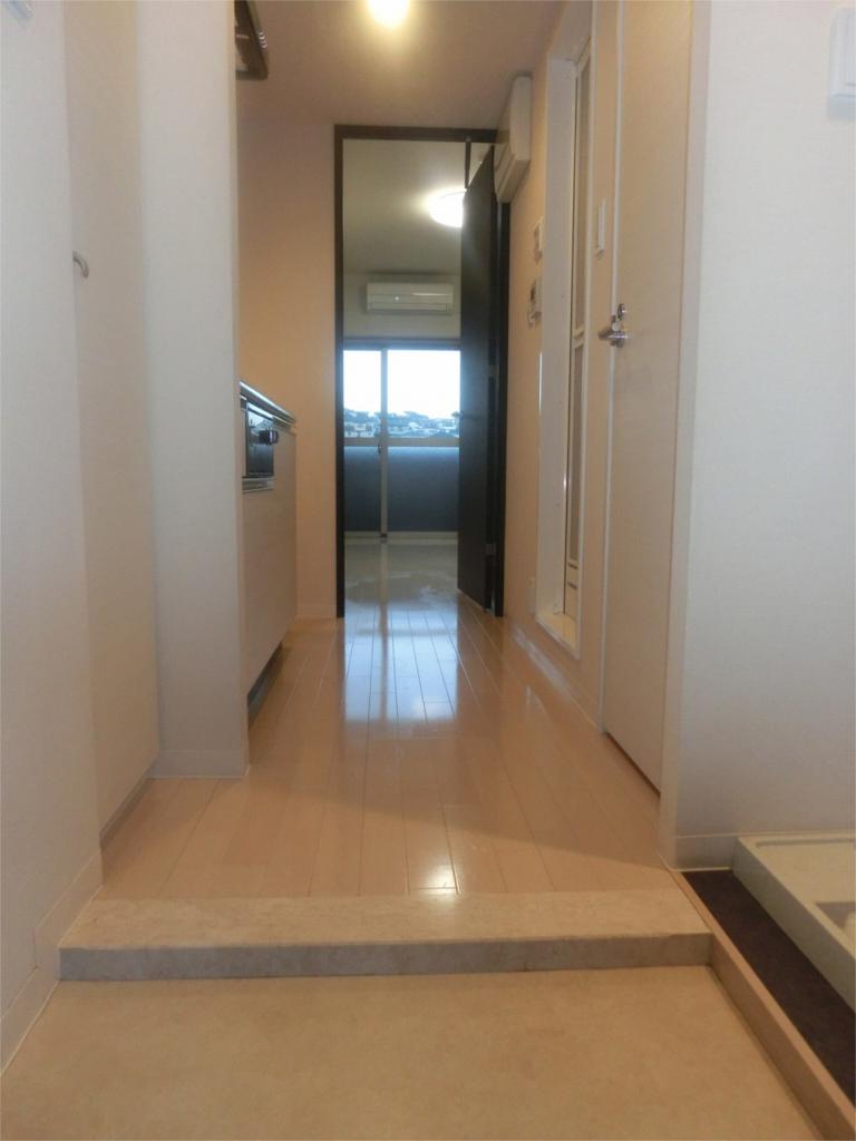 Entrance. Entrance of a design in which the white tones