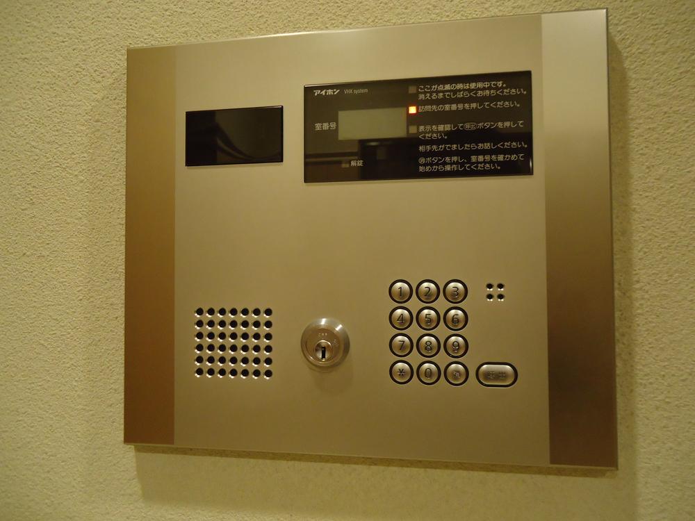 Other. Auto-lock with a TV monitor