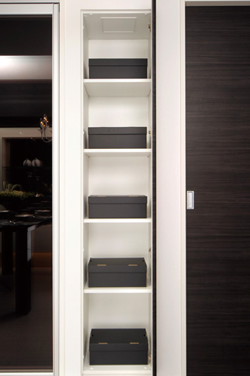 Receipt.  [Things input] Living and dining, Such as in the hallway, It has established an incoming those with excellent tend to be small housed in a complicated. To adopt a movable shelf, which is free to change the position of the shelf, We consider the ease of organizing.