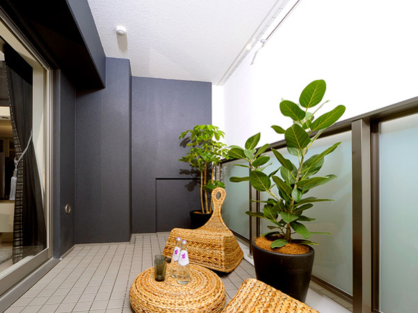 Living.  [balcony] Balcony of up to about 2.0m feel the breadth and clear. You can enjoy the green in such as gardening.