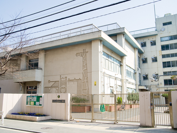 Surrounding environment. Minamiyoshita elementary school (4-minute walk / About 280m)