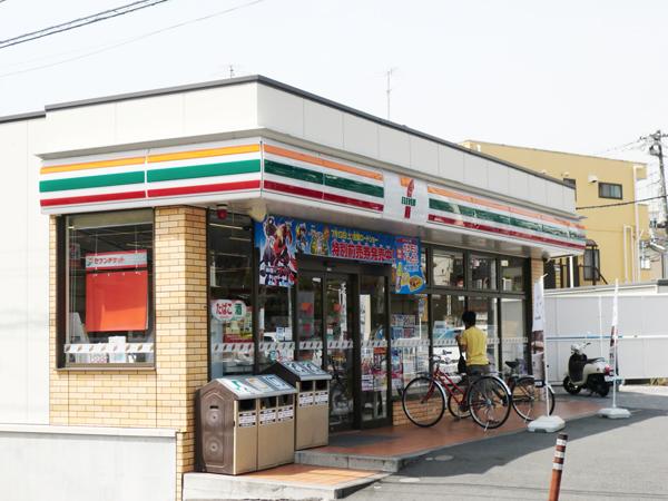 Convenience store. Seven-Eleven Yokohama Mutsukawa store up (convenience store) 251m