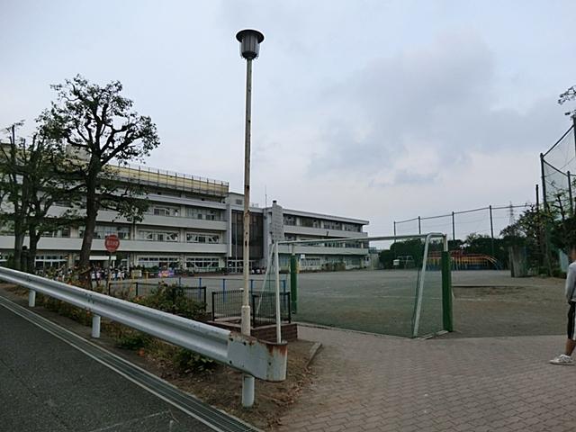 Primary school. Yokohama Municipal six Kawanishi to elementary school 450m