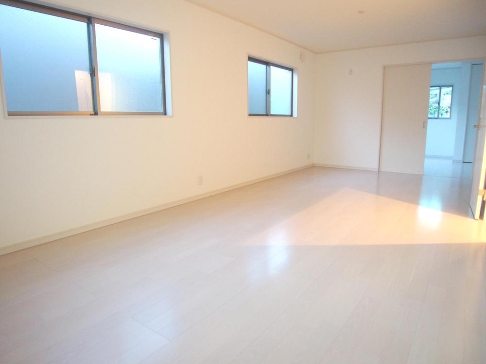 Same specifications photos (living). Example of construction (living)