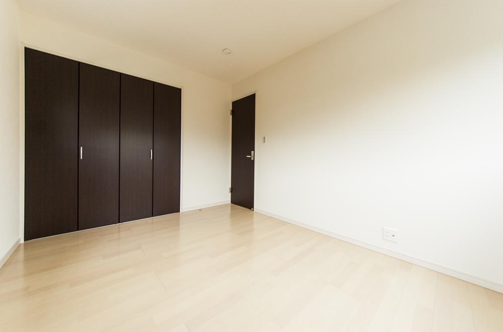 Non-living room. Storage enhancement of Bed room