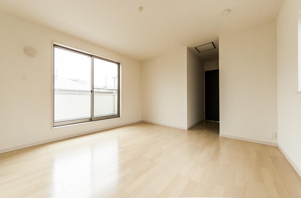 Non-living room. Bright living room