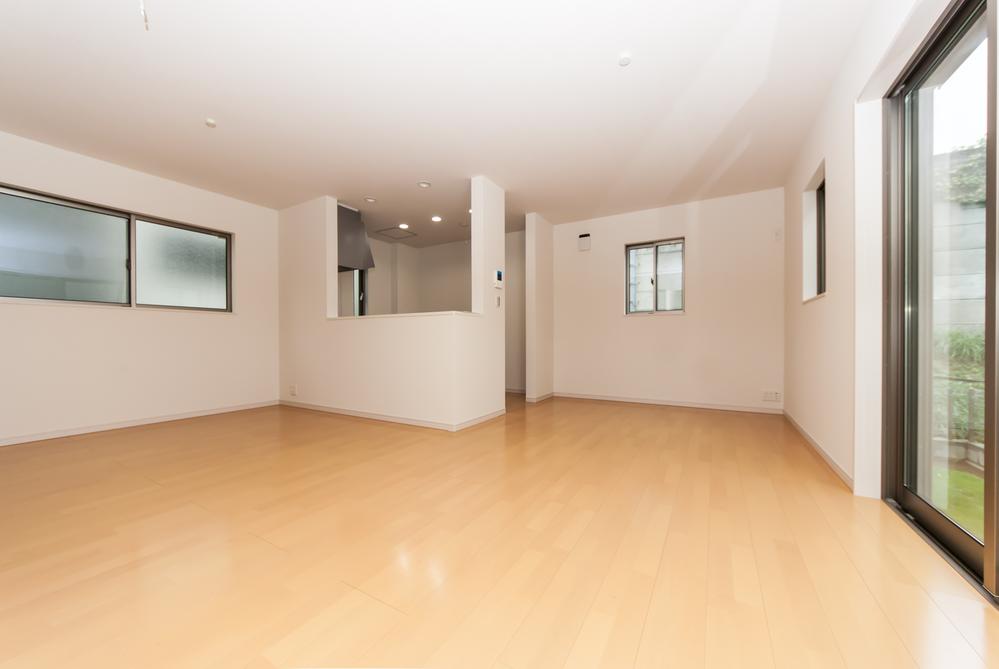 Living. Spacious Living Dining & Kitchen (5 Building)