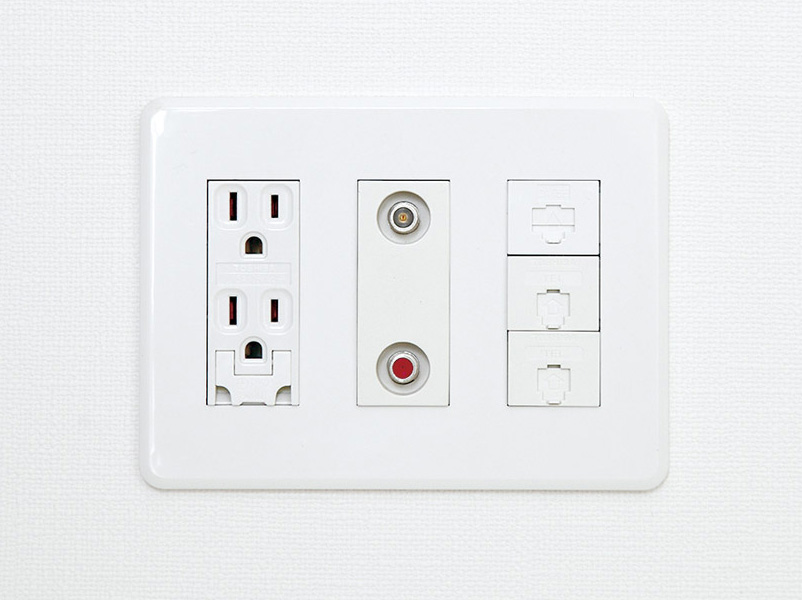 Other.  [Multi-media outlet] Power outlets, phone ・ TV outlet ・ A multi-media outlet in which the LAN collectively, Installed in each room. (Same specifications)
