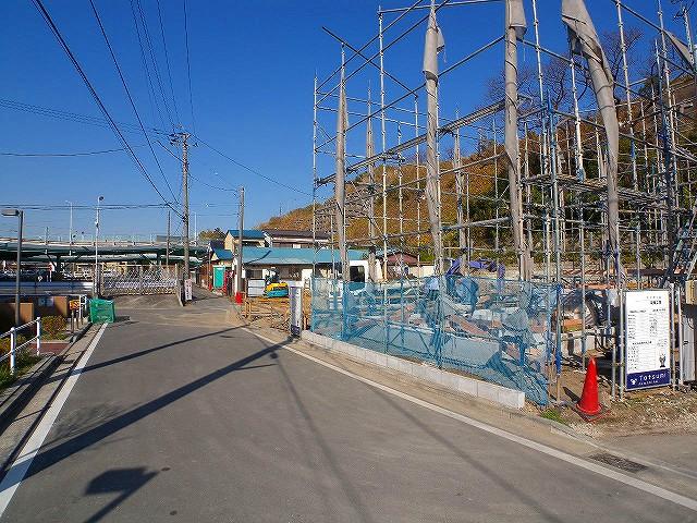 Local photos, including front road. Local (12 May 2013) Shooting