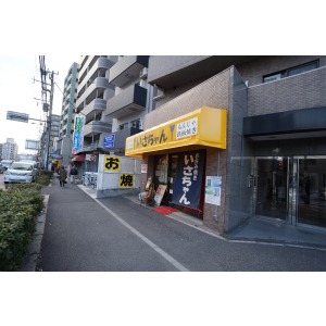 Convenience store. Three F-gu Minosawa store up (convenience store) 911m