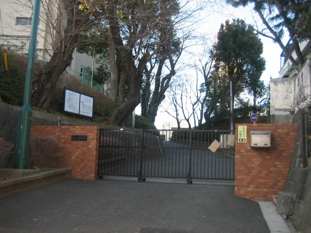 Primary school. 872m to Yokohama Municipal six River Elementary School