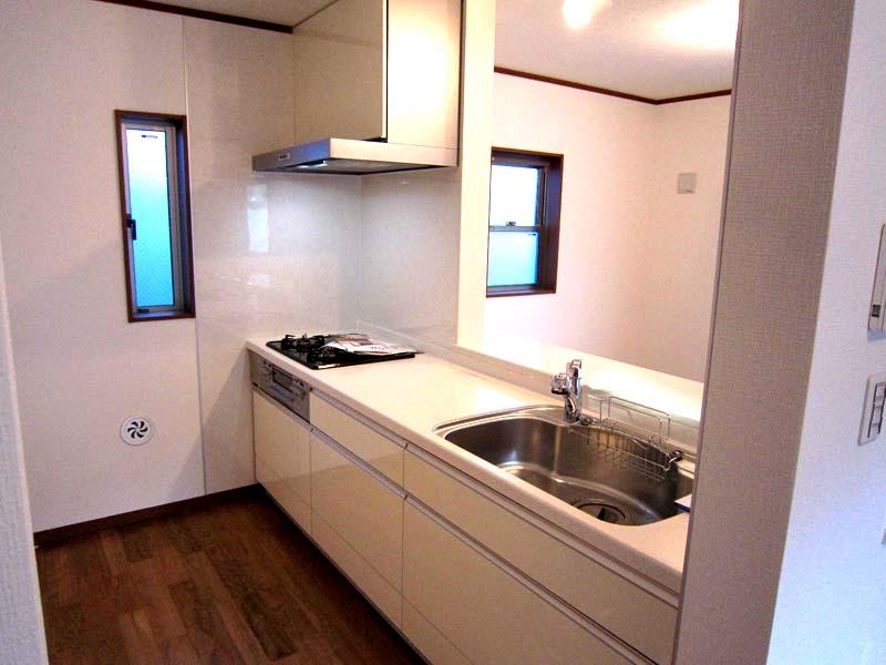 Kitchen. Indoor (12 May 2013) Shooting