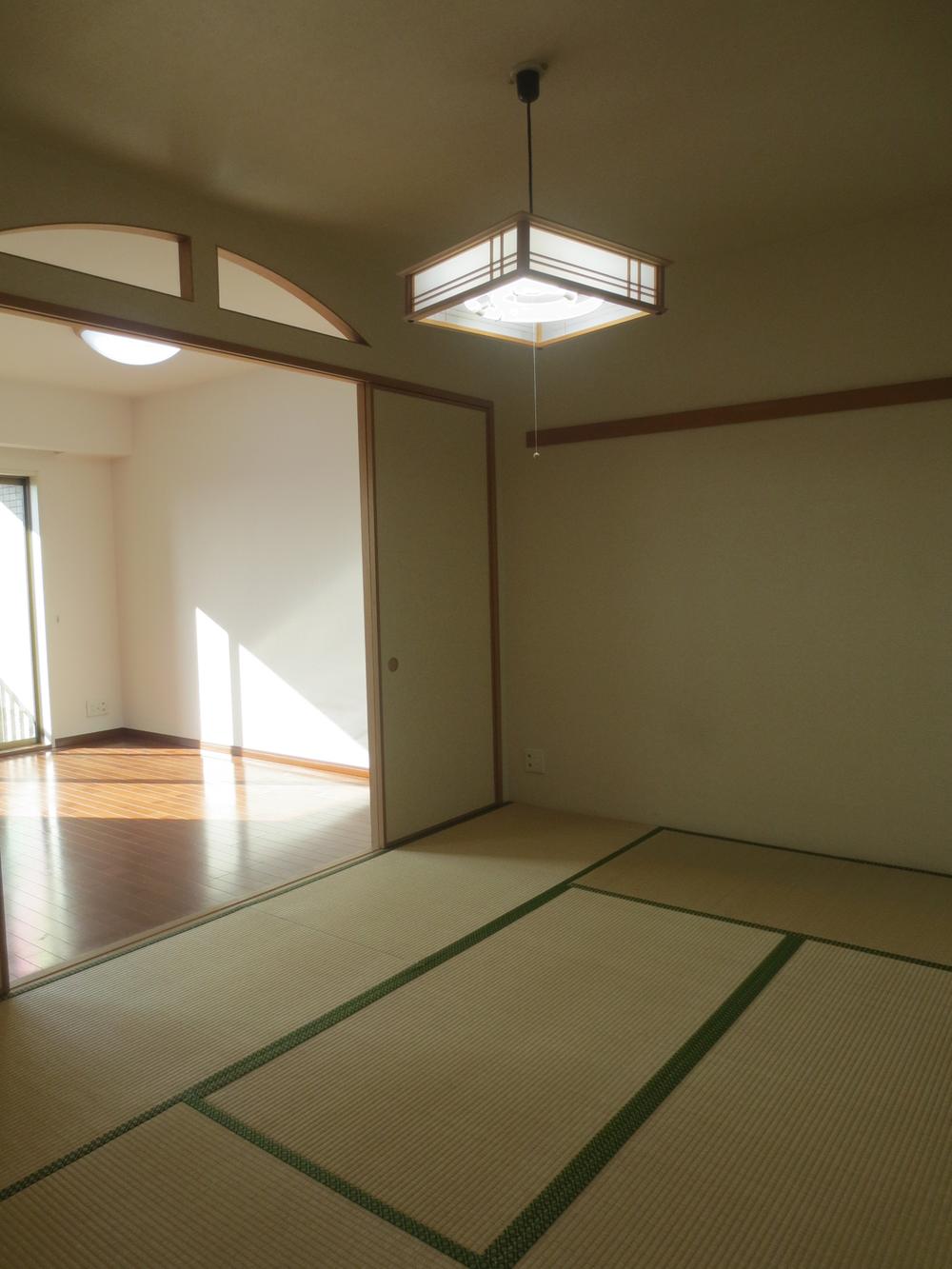 Non-living room. About 6 Pledge Japanese-style room. Located next to the living room, Wider space with a sense of unity when you open the sliding door.