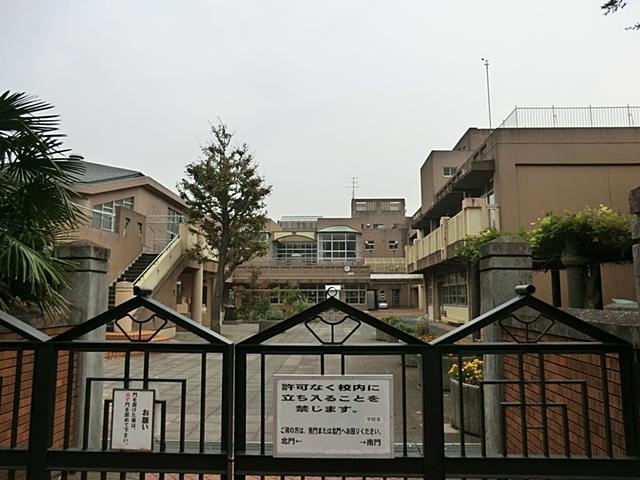 Primary school. Yokohamashiritsudai Oka 1000m up to elementary school
