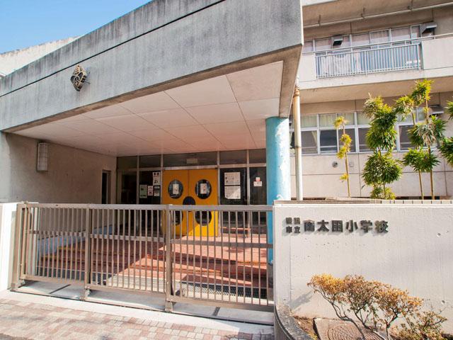Primary school. Minami Ota Elementary School