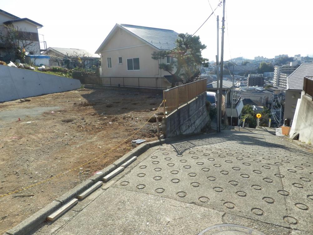 Local photos, including front road. Vibration Control housing! Seismic Grade 3! View is good in the upland! Local (12 May 2013) Shooting
