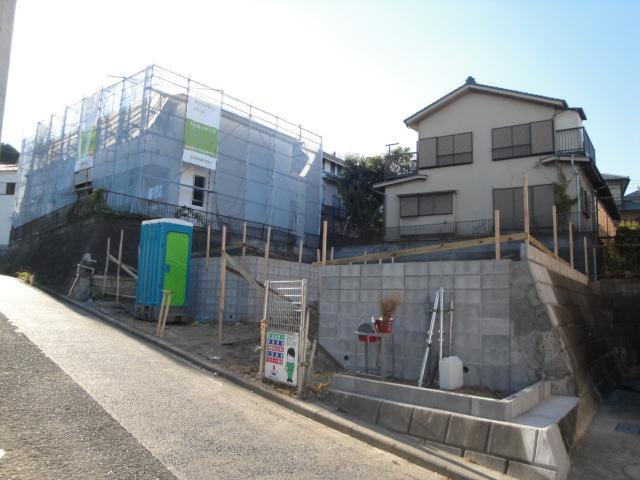 Local photos, including front road. Local (11 May 2013) Shooting