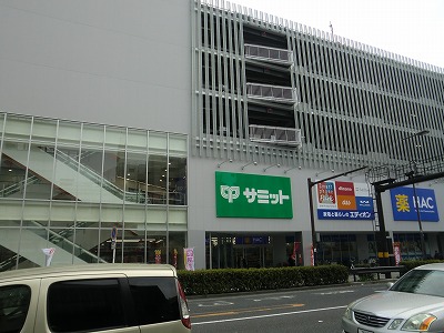 Home center. 600m until EDION Yokohama store (hardware store)