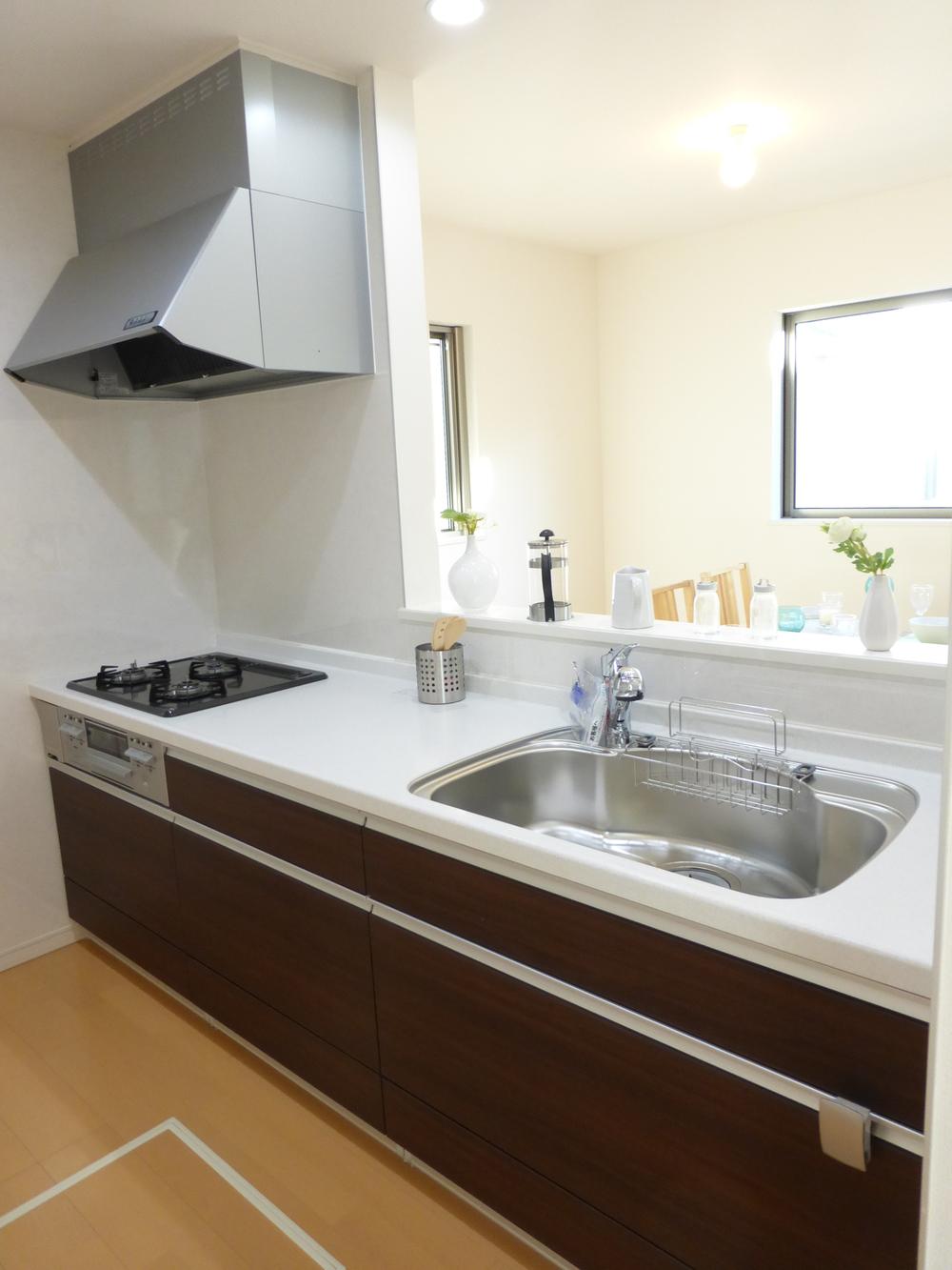 Kitchen. 1 Building Indoor (December 22, 2013) Shooting Popular face-to-face kitchen