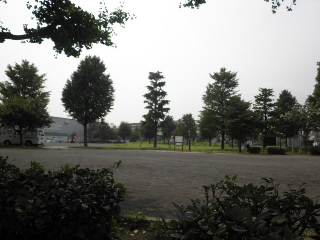 park. Makita to the park (park) 14m