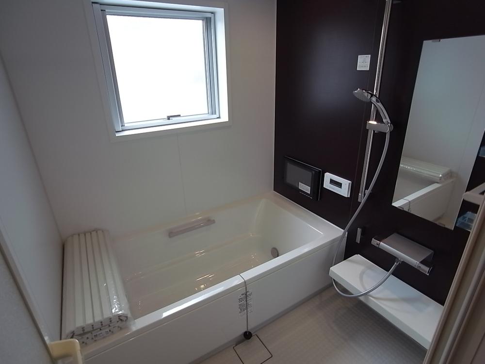 Bathroom. Bathroom with a large TV. Since the bathroom of 1 pyeong type you can relax and use.