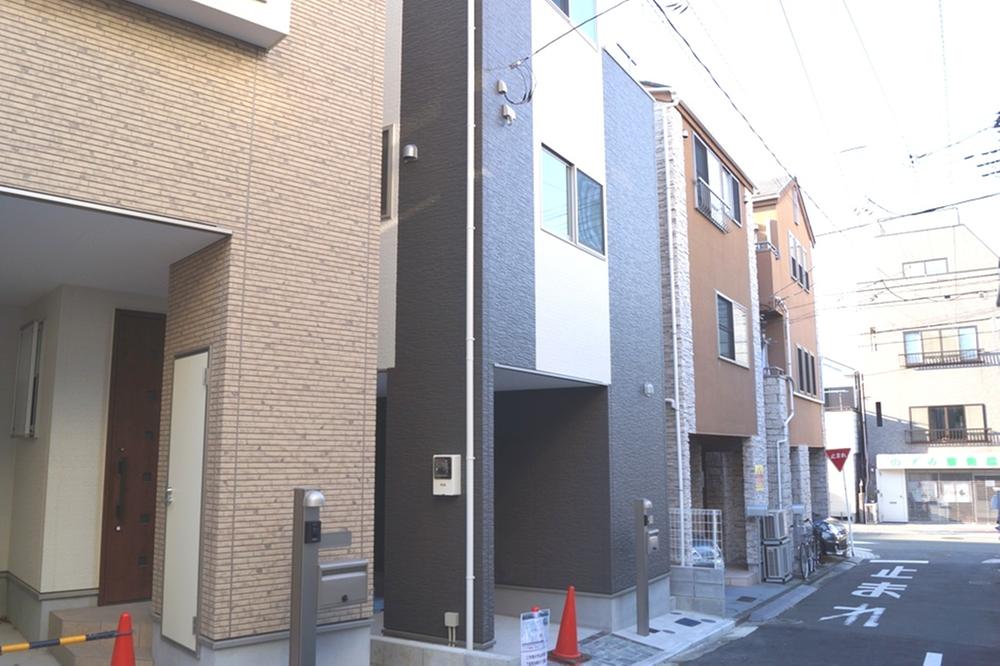 Local appearance photo. Local (12 May 2013) Shooting