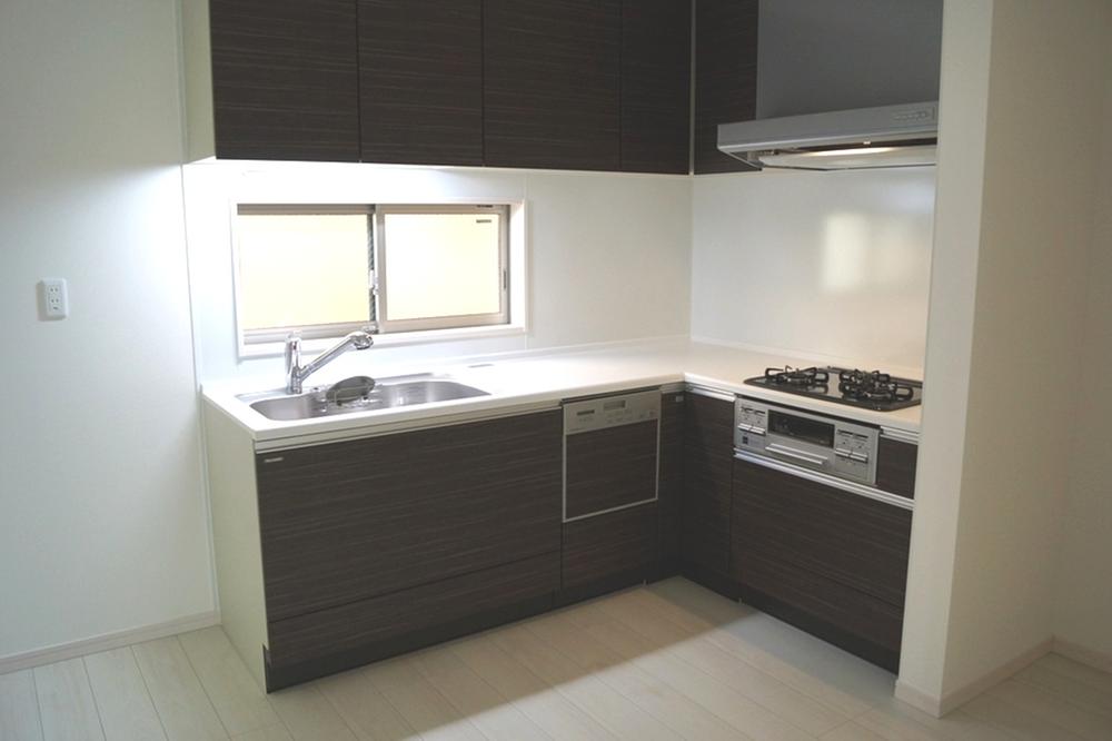 Kitchen. Indoor (12 May 2013) Shooting