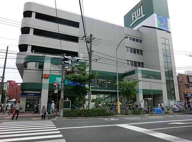 Supermarket. 800m to FUJI Super