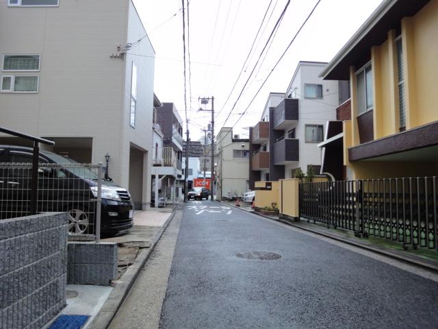 Local photos, including front road. It is a quiet residential area but, 8 minutes of standing up to Idoketani Station