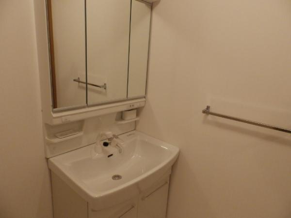 Wash basin, toilet