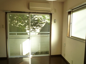 Living and room. Air-conditioned ・ Sunny Western-style