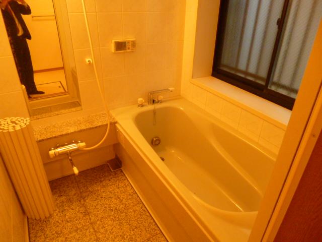 Bathroom. Indoor (11 May 2013) Shooting
