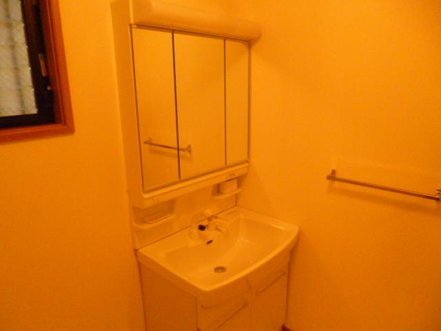Wash basin, toilet. Indoor (11 May 2013) Shooting