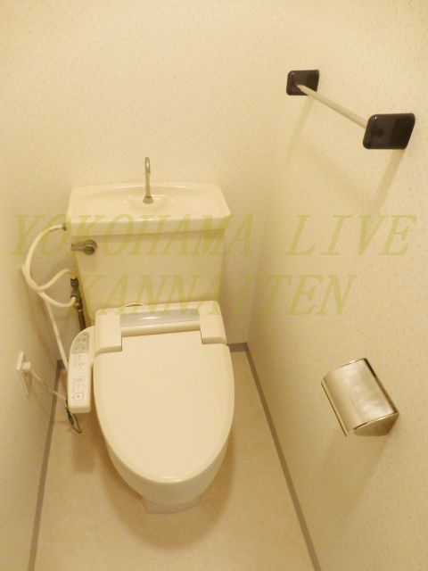 Toilet. Bidet