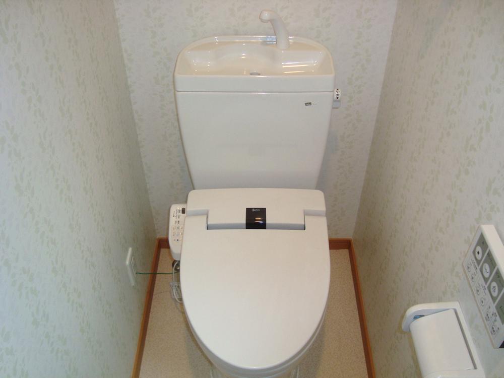 Toilet. Of wall-mounted remote control high-function cleaning toilet
