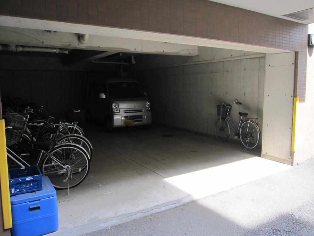 Parking lot. On-site bicycle parking lot ・ State of the parking lot