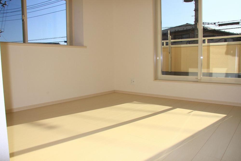 Same specifications photos (Other introspection). Same specifications